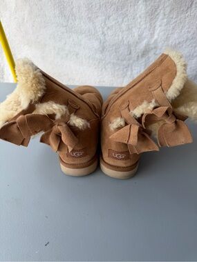 UGG Womens Chestnut Bow Boot